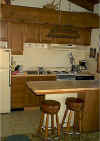 7kitchen.jpg (38694 bytes)
